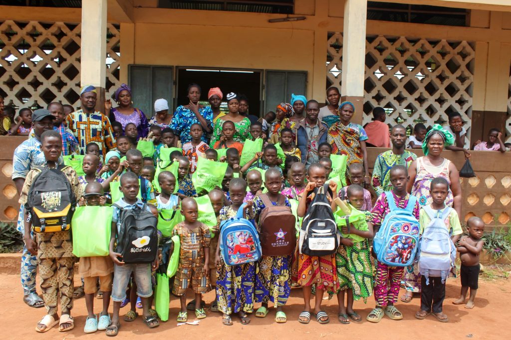 Ifangni : L&rsquo;Ong Nature Plurielle vole au secours des dizaines d&rsquo;orphelins avec des kits scolaires à Tchaada