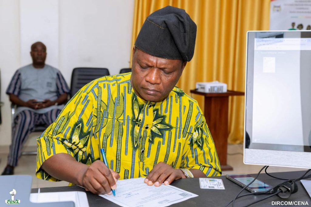 Présidentielle 2026 : Le maire Germain Sourou WANVOEGBE d’Adjarra retire sa fiche de parrainage et réaffirme sa loyauté à la majorité présidentielle 