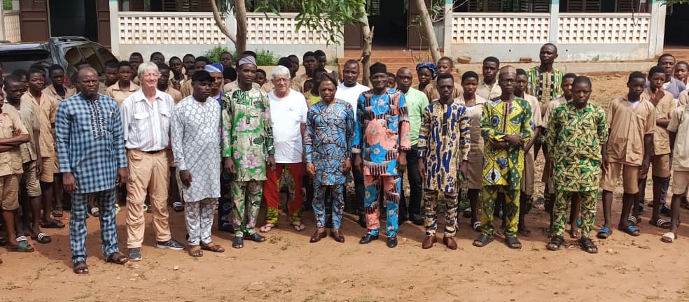 Oeuvre humanitaire des « Opticiens Lunetiers sans Frontières » : plus de 200 élèves bénéficient d’un dépistage visuel gratuit au Ceg Akpadanou