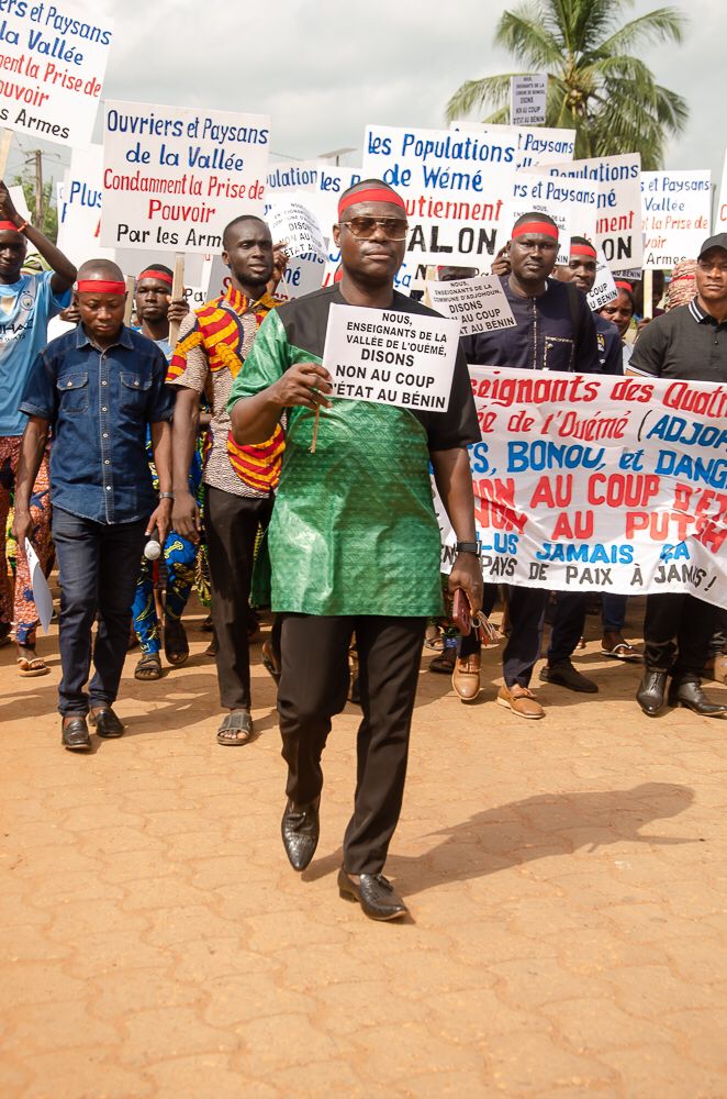 Vallée de l’Ouémé : Enseignants et artisans unis contre la tentative de coup d’État du 7 décembre 2025