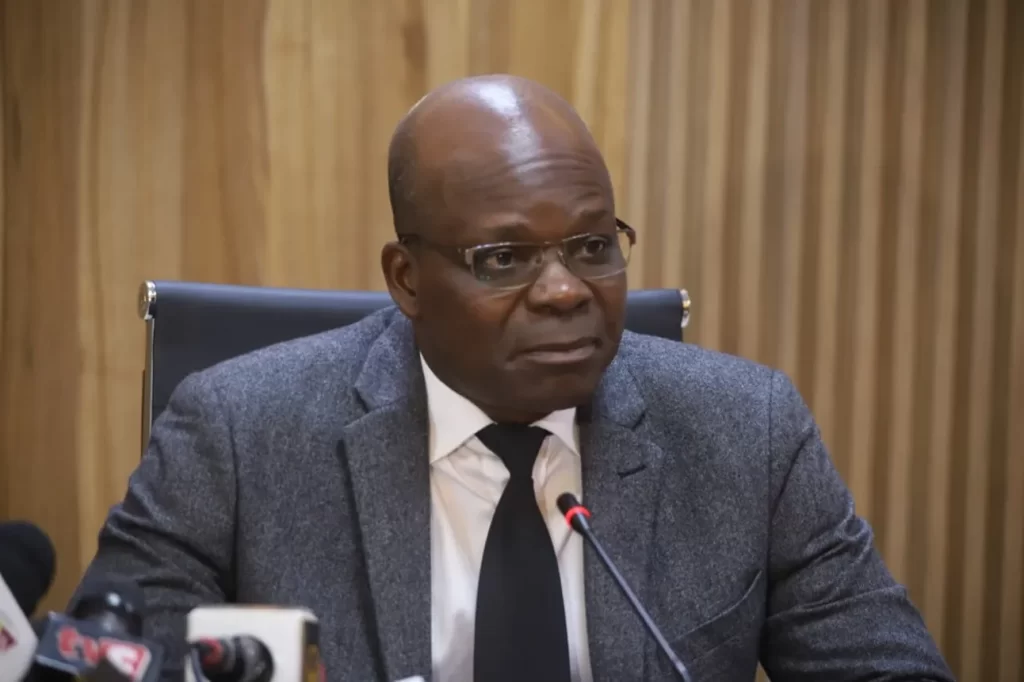 Bataille des fauteuils au sein des nouveaux conseils communaux : entre ambitions, frustrations et radicalisation des positions