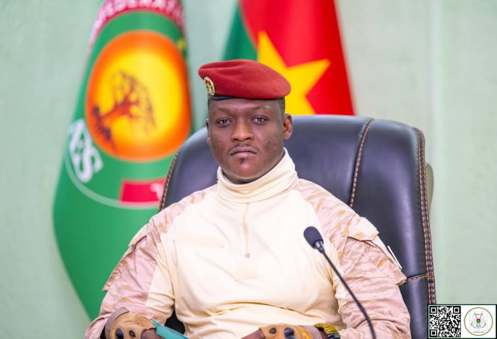 Tolérance zéro pour corruption au Burkina- Faso : Un médecin révoqué de la fonction publique et un adjudant-chef rétrogradé