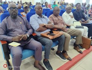 Gouvernance locale à Cotonou : Le Maire Luc GNANCADJA mobilise les CA et CQ autour des défis du cadre de vie