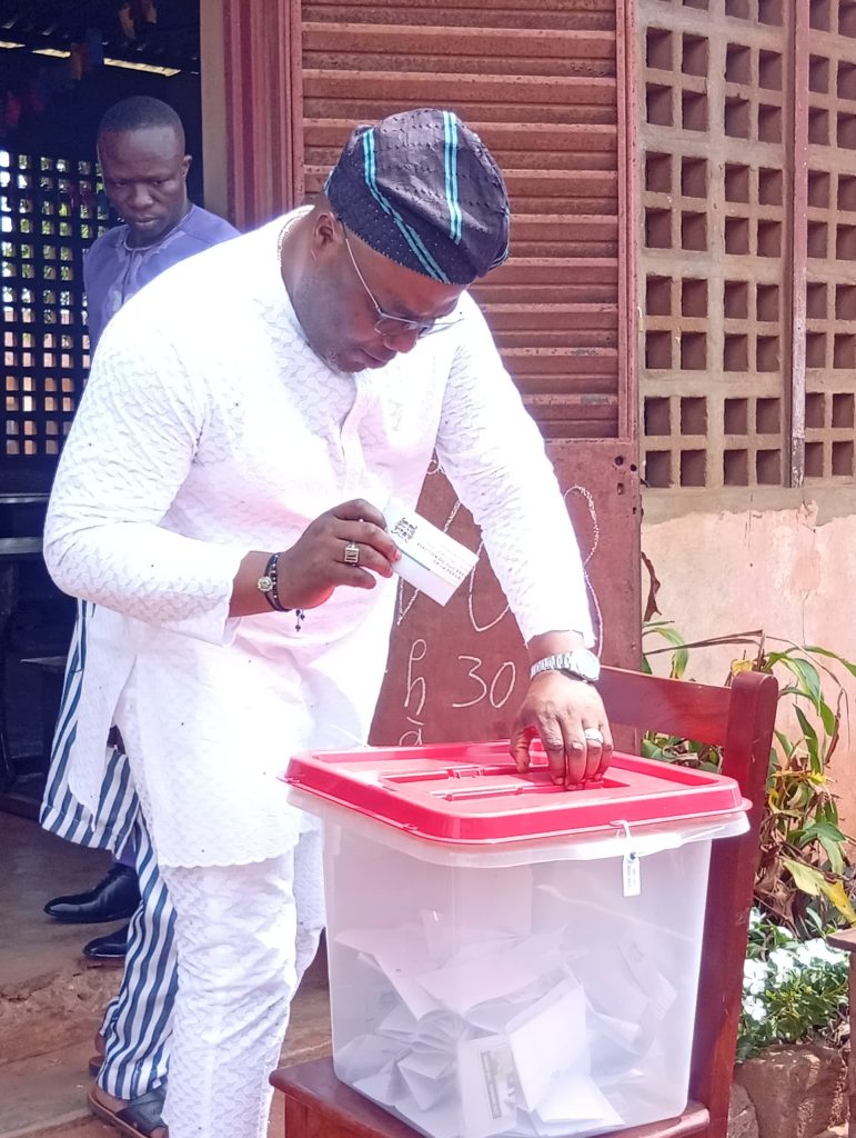Le député Charlemagne Yankoty après son vote à Porto-Novo: « Le vote est un acte majeur du développement, chacun doit se mobiliser pour ce devoir republicain,. j&rsquo;appelle les Béninois à ce devoir….»