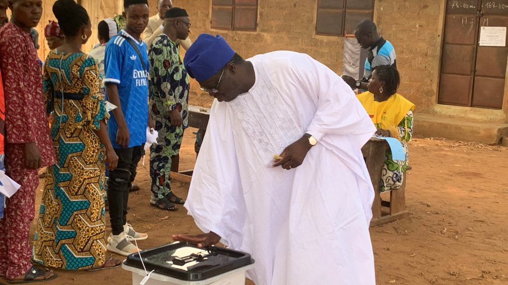 Présidentielle d&rsquo;avril 2026 au Bénin : Forte affluence des électeurs à Akpro-Missérété, le député Louis Koukpémèdji salue l’engouement des populations et la sérénité du scrutin