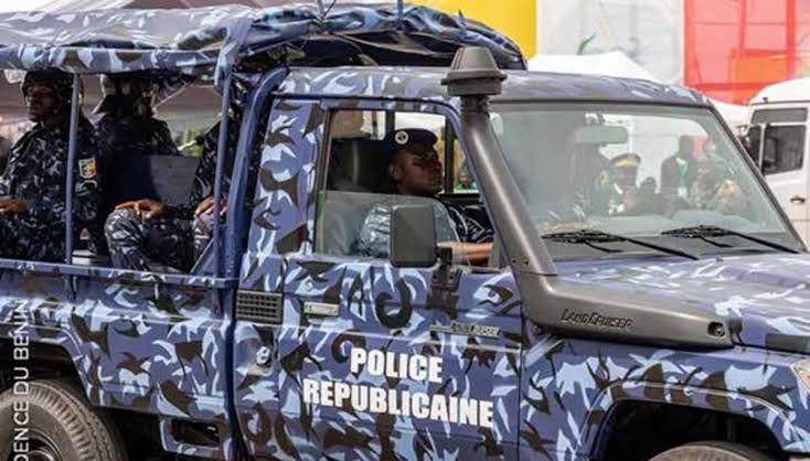 Torture d&rsquo;une jeune dame par le feu à Ekpè : la Police Républicaine salue la mobilisation citoyenne, six présumés auteurs écroués
