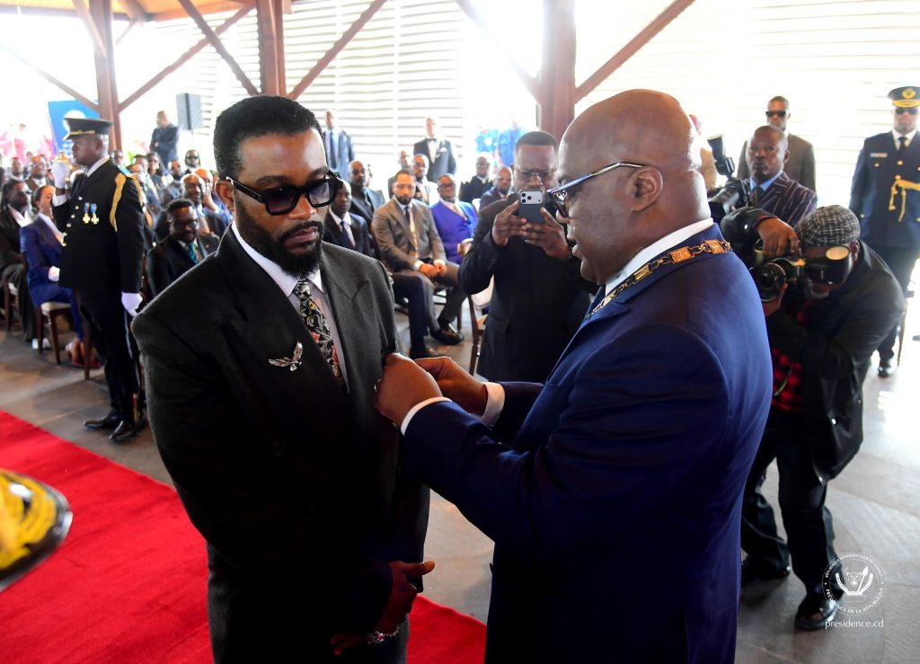 RDC : Pour son rayonnement à l&rsquo;international, le président Félix Tshisekedi élève Fally Ipupa au rang d’Officier dans l’Ordre National