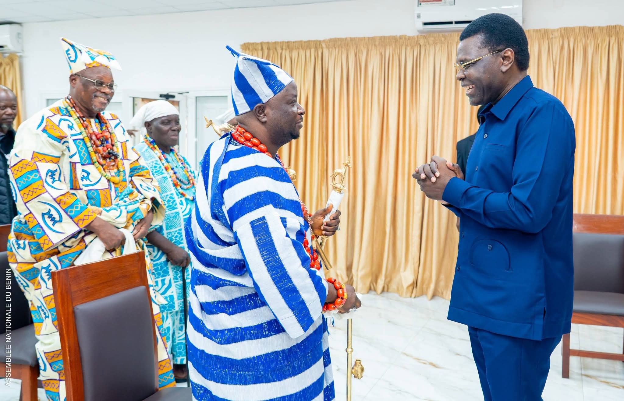 Le roi de Xogbonou en audience au cabinet du président Joseph Fifamin DJOGBENOU : « Sa manière de clarifier les choses m&rsquo;a toujours émerveillé »