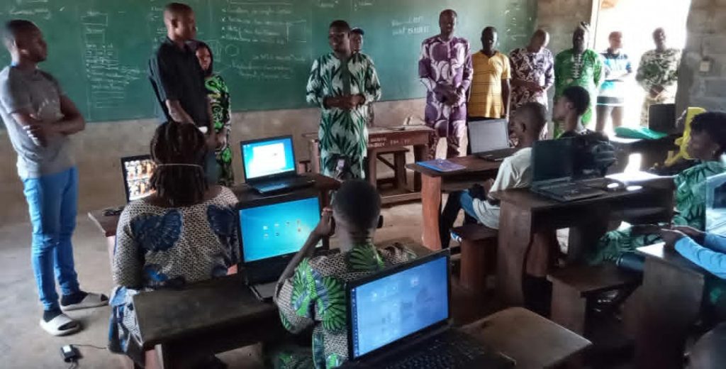 Formation en informatique et en intelligence artificielle à Akpro-Missérété : Le député Louis KOUKPEMEDJI offre l&rsquo;école du numérique à 50 jeunes
