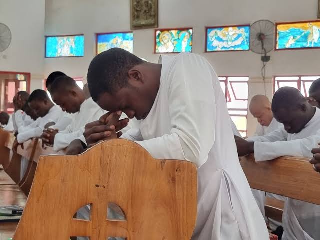 Église catholique au Nigéria : 14 séminaristes renvoyés pour avoir filmé une ordination