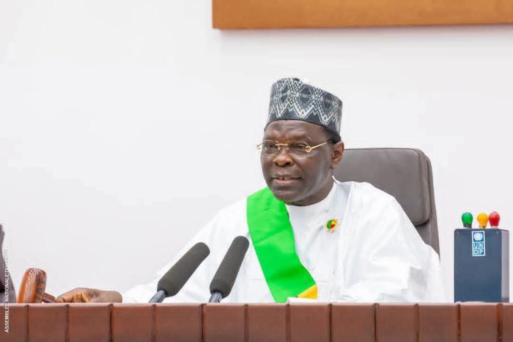 ASSEMBLÉE NATIONALE : LE PRÉSIDENT DJOGBÉNOU CÉLÈBRE LES TALENTS QUI FONT RAYONNER LE BÉNIN